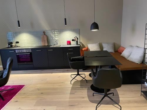 FL81 Studio One-Bedroom Apartment