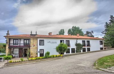 Hotel Colonial de Santillana Hotele w: 