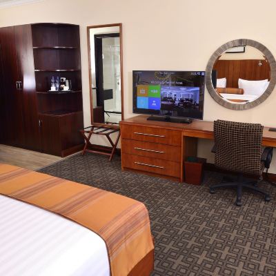 Deluxe King Room The Hub Hotel Promo Code
