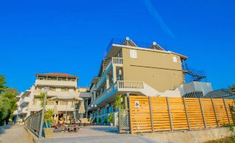 Hotel Emilia - Housity