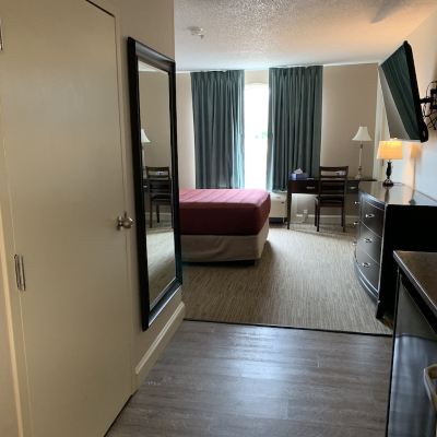 Standard Queen Room-Accessible