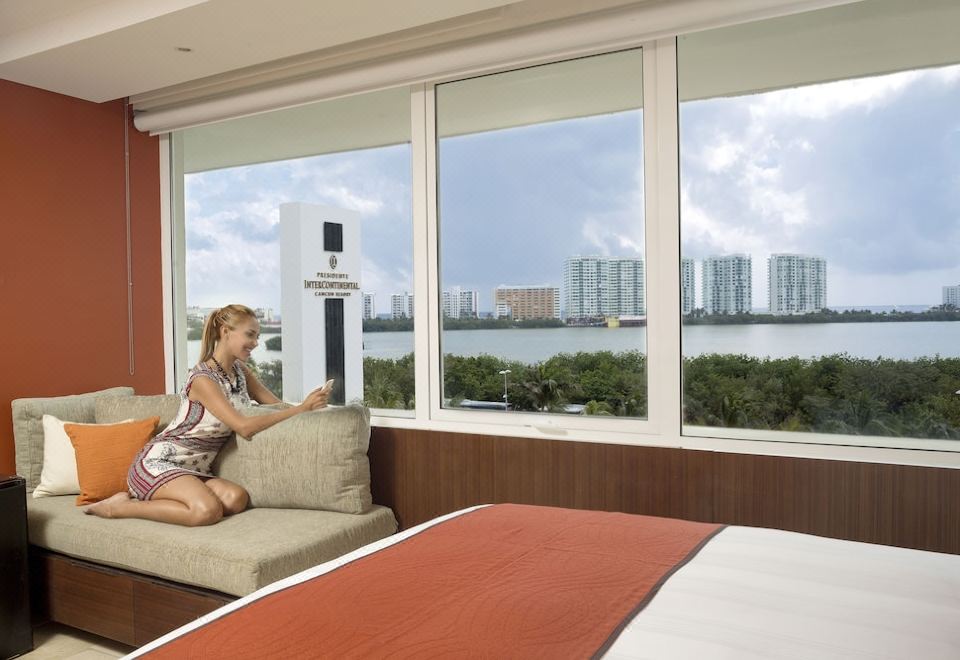 瀉湖景經典特大床房