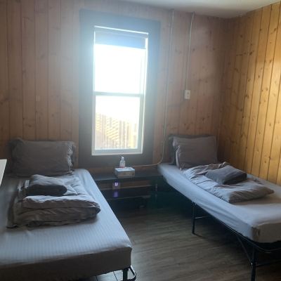 Private Room with 2 Single Beds