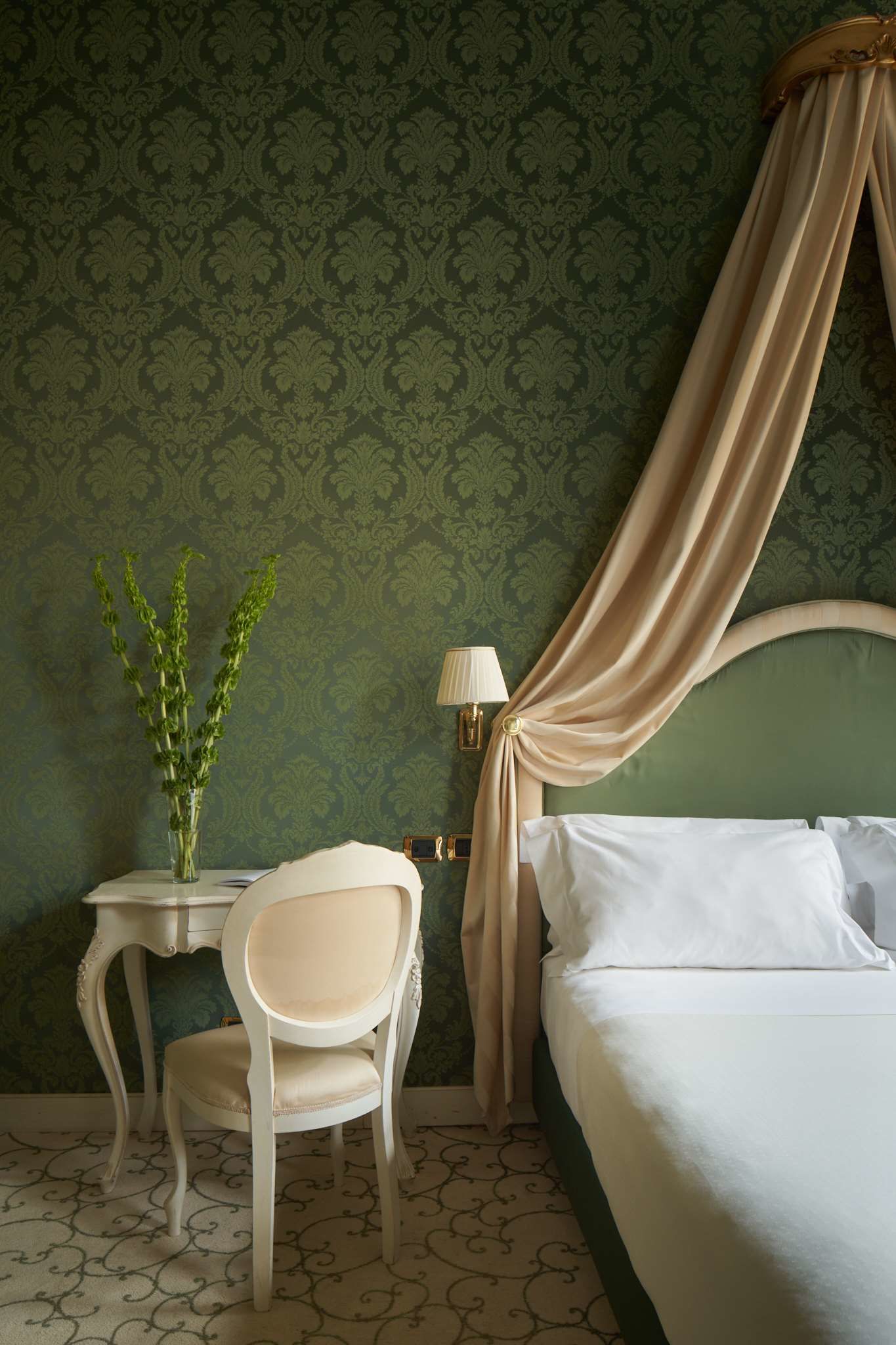 甄选双人床房带梳化床