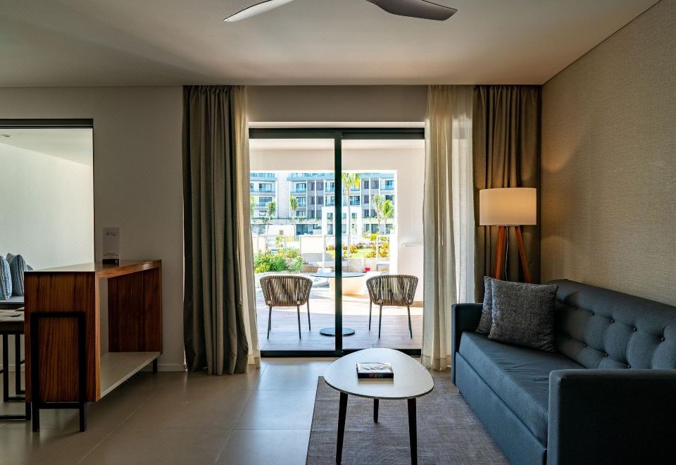 優雅俱樂部壯麗精緻套房直通游泳（僅限成人）