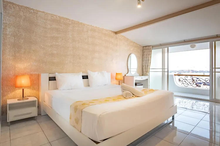 ห้องดีลักซ์พร้อมระเบียงและวิวมหาสมุทร(เตียงใหญ่)