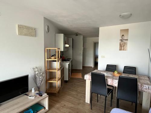 两卧室公寓 - 带露台