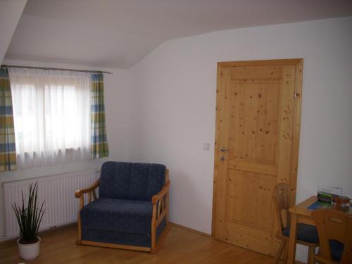 带阳台的两卧室公寓