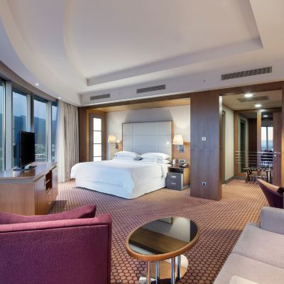 豪華套房， 行政樓層， 一卧室大型套房， 一特大床 布爾薩喜來登酒店優惠