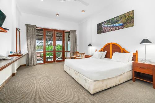 带阳台和海景的豪华双人房