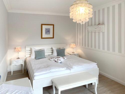 带阳台的两卧室公寓16/18/20