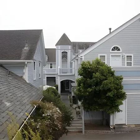 BytheSea Inn