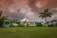 Free Airport pick-up. private villa with amazing ocean veiw, pool, and maid. Hôtels à : 