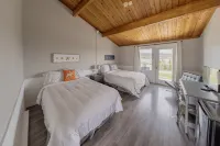 The Iona Heights Inn Hotel a 