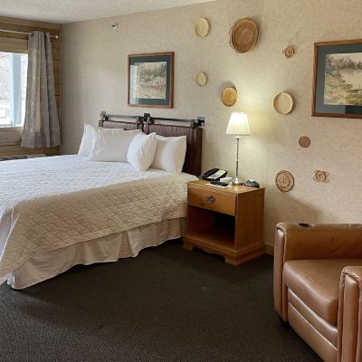 Signature King Room Paddle Wheel Inn Promo Code