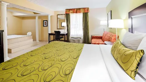 Clarion Pointe Addison Dallas North