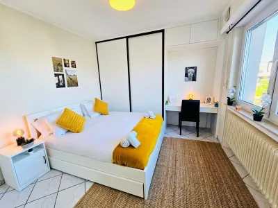Chic Urban Stay 2Br with Parking- Bel4 Hotéis em 