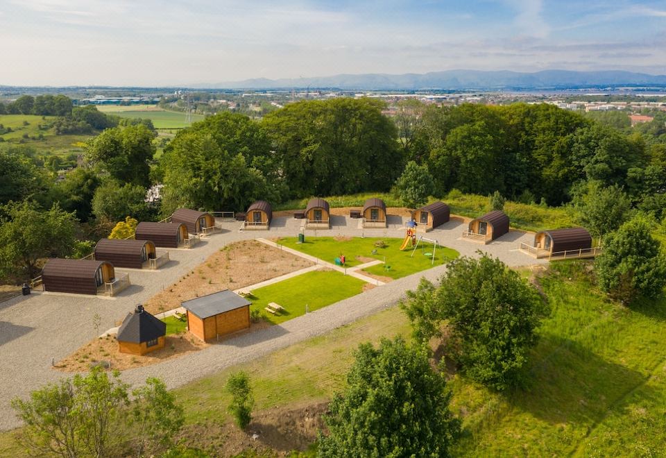 Weedingshall Lodges - Housity