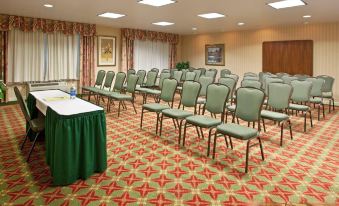 Holiday Inn Express & Suites Erie (Summit Township)