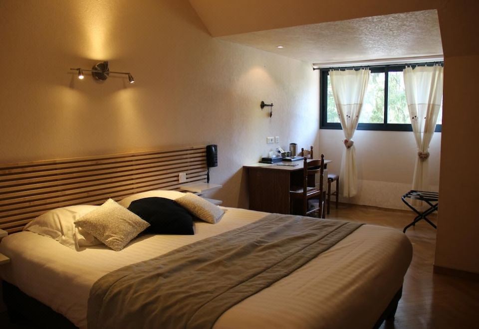 Hôtel Restaurant Logis la Méridienne - Housity