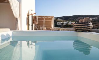 Volcano Luxury Suites Milos - Adults Only