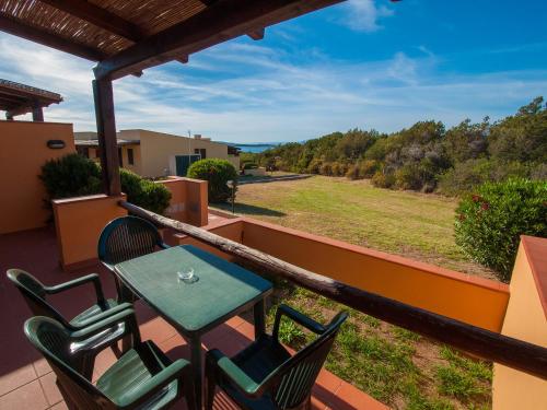 享有部分海景的两卧室公寓