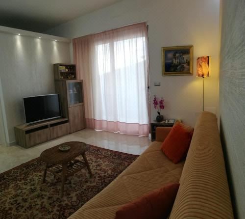 两卧室联排别墅