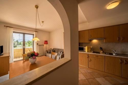 高级一卧室带阳台公寓