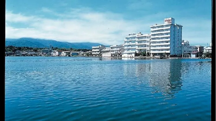 湖畔の宿 吉田家 外観