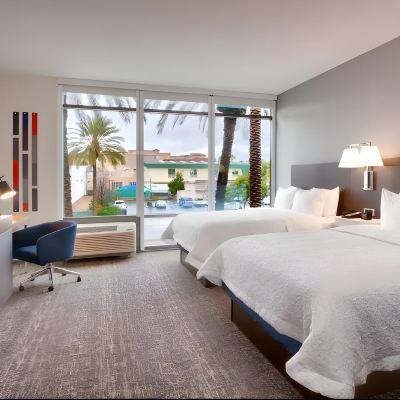 行動/聽力無障礙兩張大床房帶無障礙淋浴 阿納海姆度假村會議中心歡朋套房酒店優惠