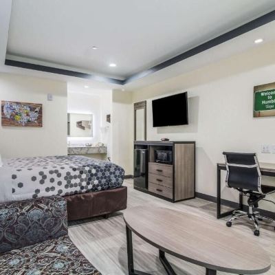 Single Room Econo Lodge Inn & Suites Humble FM1960 - IAH Airport Promo Code