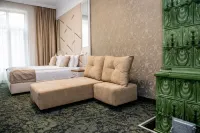 Agora' Boutique