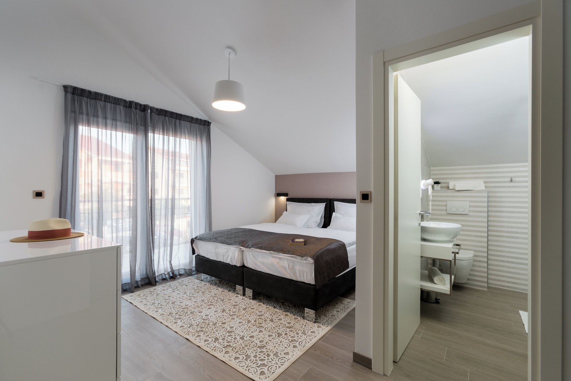 高级双人或双床房