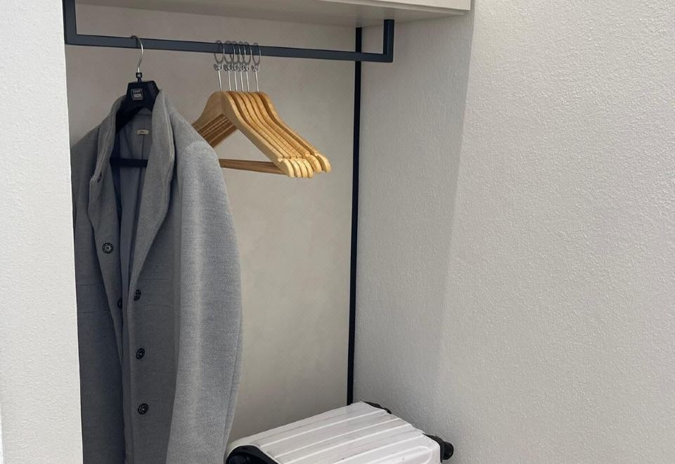 带阳台的三人房