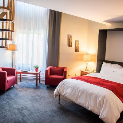 Mezzanine Suite, 1 Queen Bed & 1 Murphy Bed, Court Side L'Auberge du Lac St-Pierre Promo Code