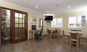 Valley Inn Shakopee - Housity