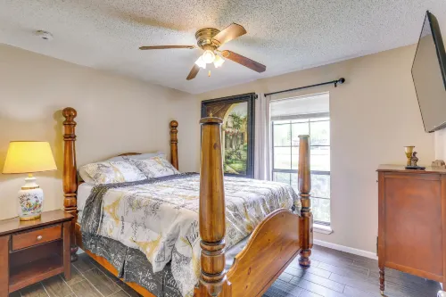 6 Mi to Ellen Trout Zoo: Family Home w/ Yard!