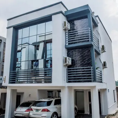 Silver Crest Homes Hotele w: 