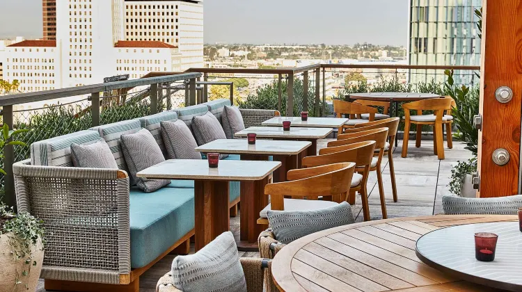 Conrad Los Angeles 食事・レストラン