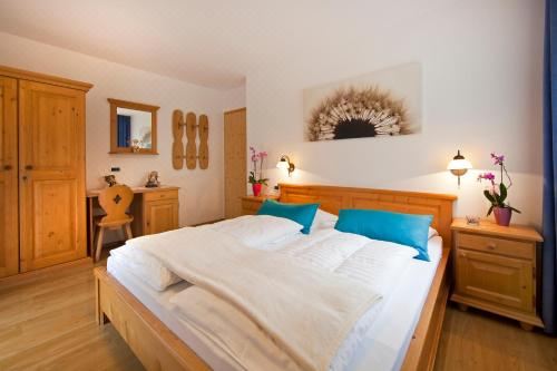 带阳台的两卧室公寓