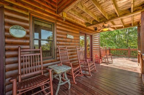 Bear Hug Three-Bedroom Holiday Home