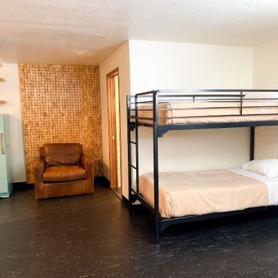Studio Kitchenette with King Bed & 1 Twin Bunk Bed (Dog Friendly)