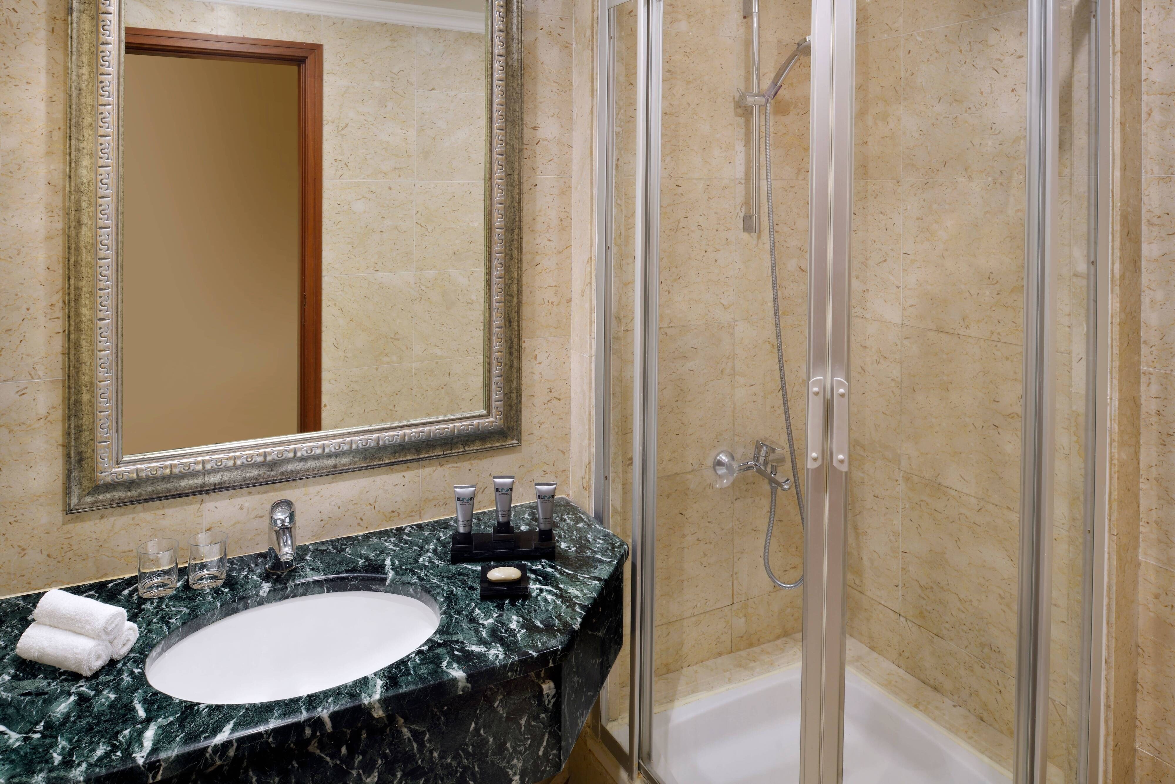 2卧室复式套房 - 带阳台