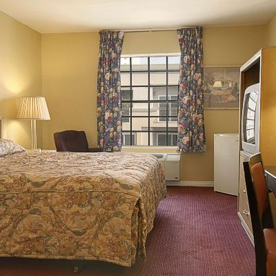 King Room - Non-Smoking Ramada by Wyndham Los Angeles/Wilshire Center Promo Code