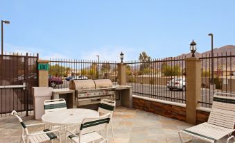 Holiday Inn Express & Suites Twentynine Palms- Joshua Tree