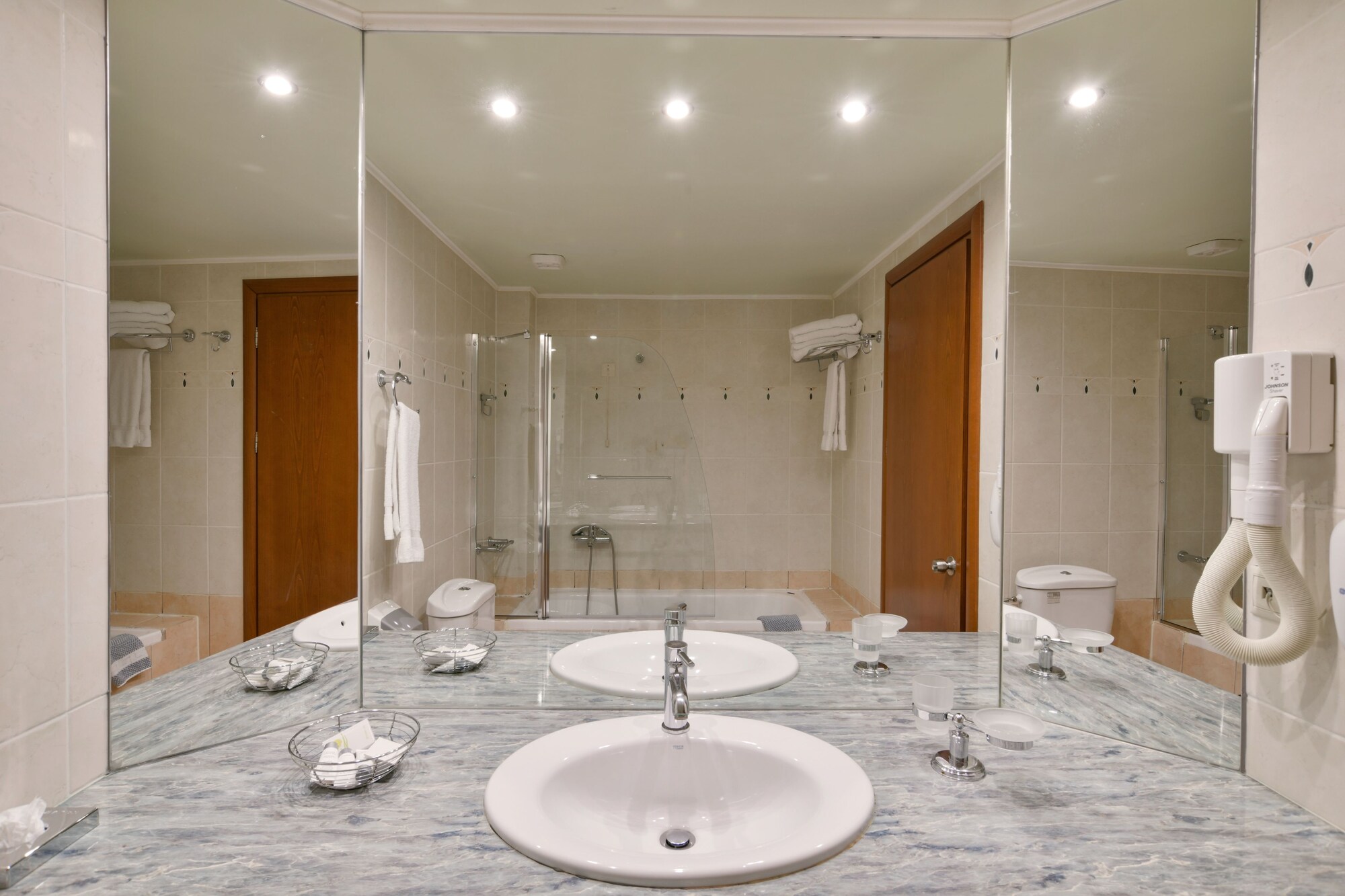 海景行政双人间