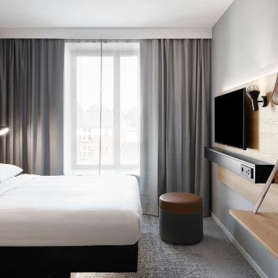 Moxy Queen Sleeper, Guest Room, 1 Queen Moxy Bristol Promo Code