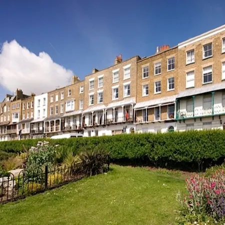 The Royal Harbour Hotel Отели в г. Рамсгит