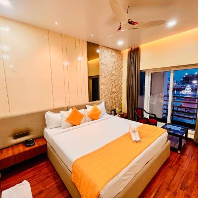 Premium Deluxe King Room with Balcony and City View Shankar Bhavan Promo Code