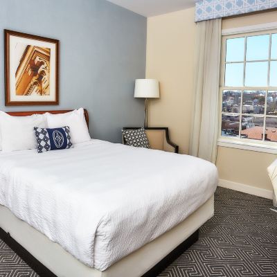 Traditional Queen Room Hotel 24 South Promo Code